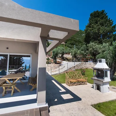 Anatoli Villa *